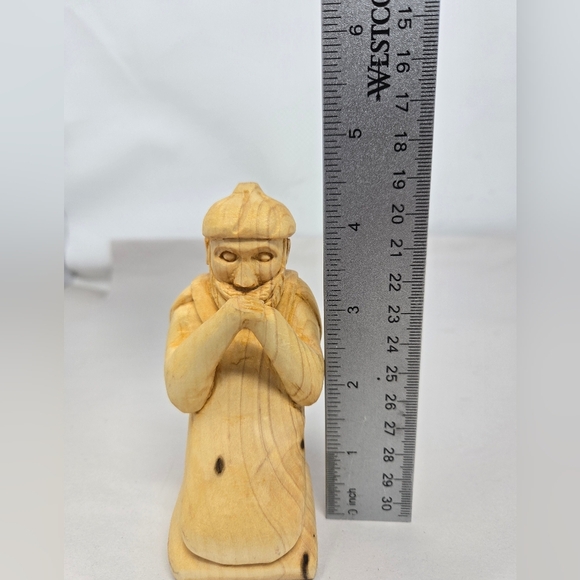 Nativity Shepard Praying Before Baby Jesus Wood Hand Carved By R. Herrenbruck - Picture 9 of 11